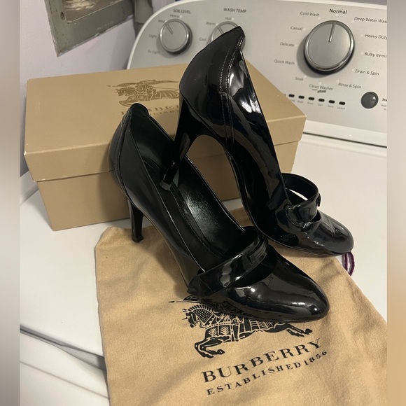 Vintage Burberry Patent Leather Pumps Size 8 - Picture 1 of 16